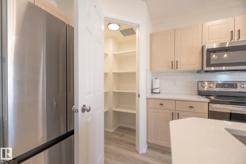 2928 25 Street, Edmonton, AB - Indoor Photo Showing Kitchen With Stainless Steel Kitchen