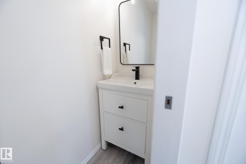 2928 25 Street, Edmonton, AB - Indoor Photo Showing Bathroom