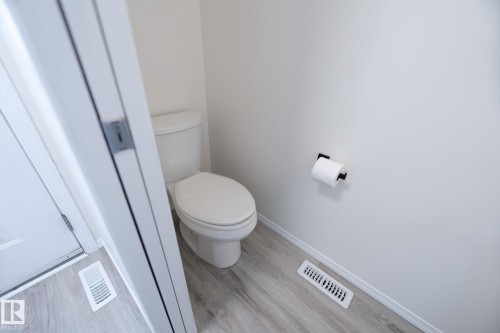 2928 25 Street, Edmonton, AB - Indoor Photo Showing Bathroom