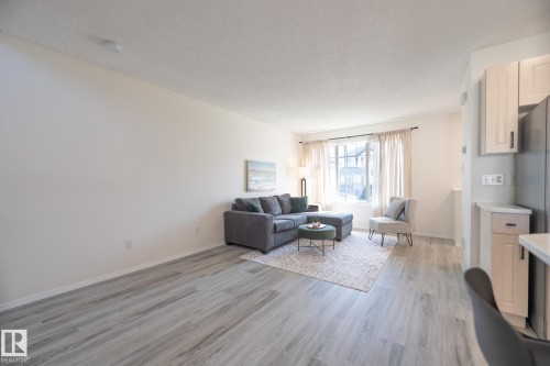 2928 25 Street, Edmonton, AB - Indoor Photo Showing Living Room