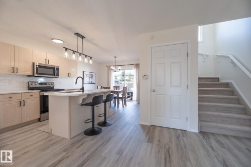 2928 25 Street, Edmonton, AB - Indoor Photo Showing Kitchen