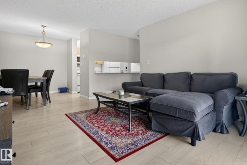 129 4210 139 Avenue, Edmonton, AB - Indoor Photo Showing Living Room