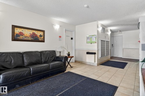129 4210 139 Avenue, Edmonton, AB - Indoor Photo Showing Living Room