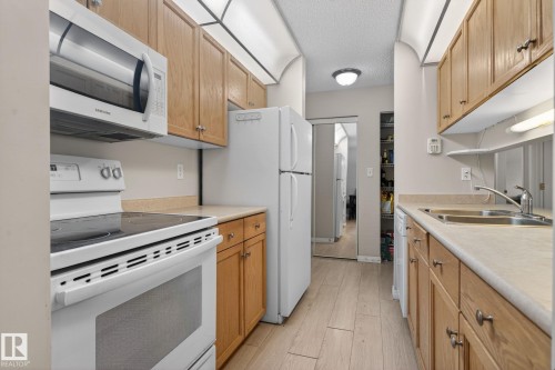 129 4210 139 Avenue, Edmonton, AB - Indoor Photo Showing Kitchen With Double Sink