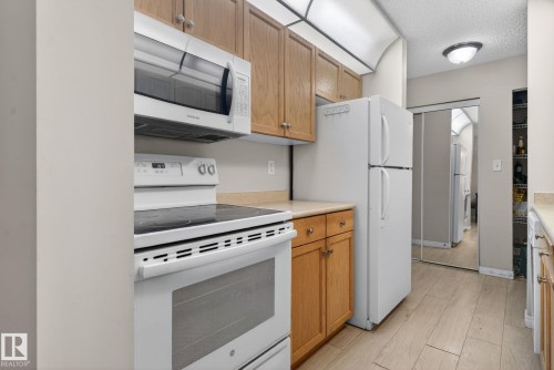 129 4210 139 Avenue, Edmonton, AB - Indoor Photo Showing Kitchen