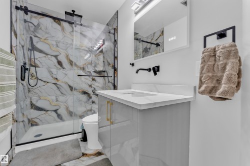 2416 35 Street, Edmonton, AB - Indoor Photo Showing Bathroom