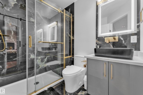 2416 35 Street, Edmonton, AB - Indoor Photo Showing Bathroom
