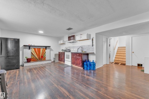 2416 35 Street, Edmonton, AB - Indoor