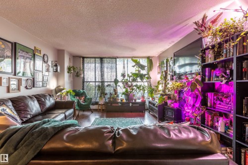 708 13910 Stony Plain Road, Edmonton, AB 