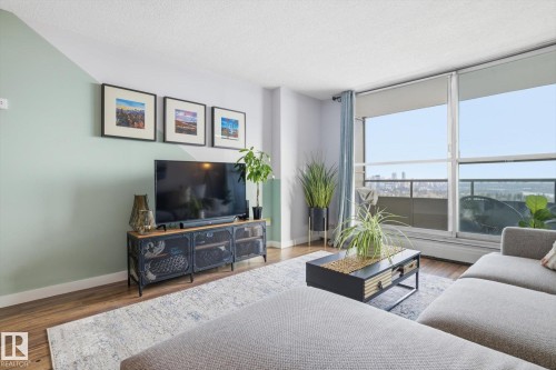 1513 13910 Stony Plain Road, Edmonton, AB - Indoor Photo Showing Living Room