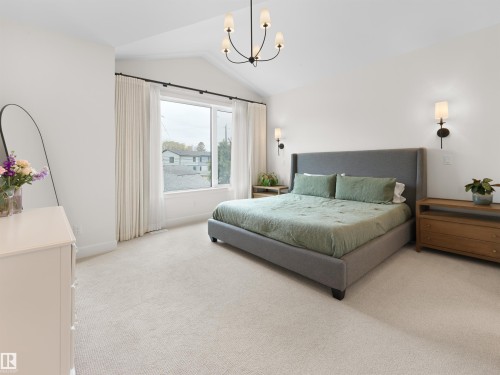 11234 73 Avenue, Edmonton, AB - Indoor Photo Showing Bedroom