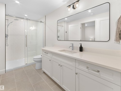 11234 73 Avenue, Edmonton, AB - Indoor Photo Showing Bathroom