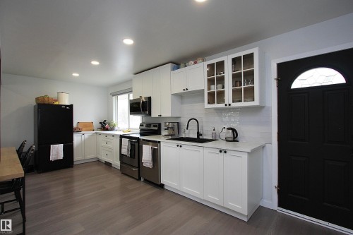 13312 137 Street, Edmonton, AB - Indoor Photo Showing Kitchen