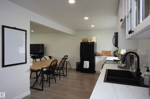 13312 137 Street, Edmonton, AB - Indoor Photo Showing Kitchen