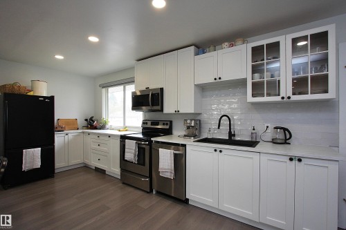 13312 137 Street, Edmonton, AB - Indoor Photo Showing Kitchen