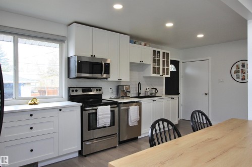 13312 137 Street, Edmonton, AB - Indoor Photo Showing Kitchen