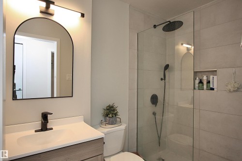 13312 137 Street, Edmonton, AB - Indoor Photo Showing Bathroom