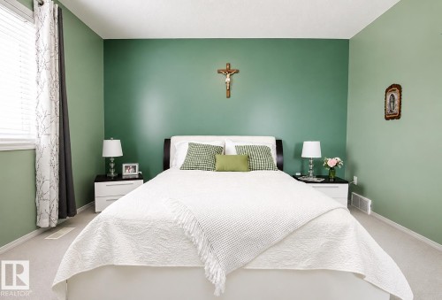 17311 90 Street, Edmonton, AB - Indoor Photo Showing Bedroom