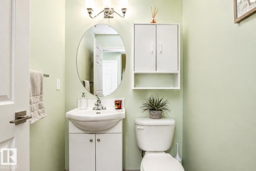 17311 90 Street, Edmonton, AB - Indoor Photo Showing Bathroom