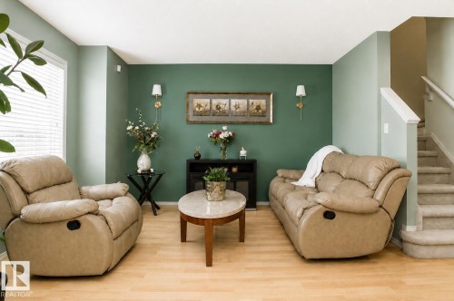 17311 90 Street, Edmonton, AB - Indoor Photo Showing Living Room