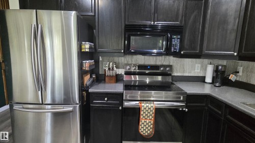 90 3010 33 Avenue, Edmonton, AB - Indoor Photo Showing Kitchen With Stainless Steel Kitchen