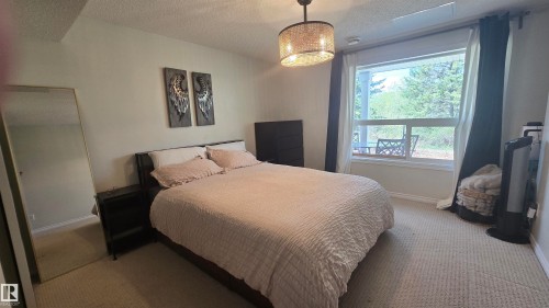 90 3010 33 Avenue, Edmonton, AB - Indoor Photo Showing Bedroom