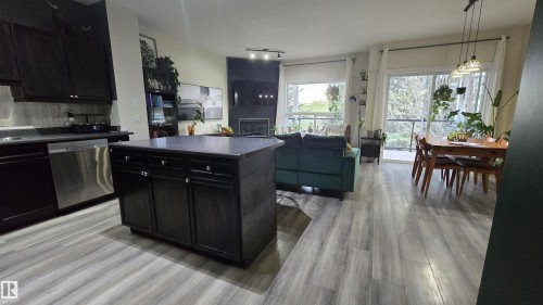Open-concept living space featuring wood-finish flooring throughout - 90 3010 33 Avenue, Edmonton, AB - Indoor Photo Showing Other Room