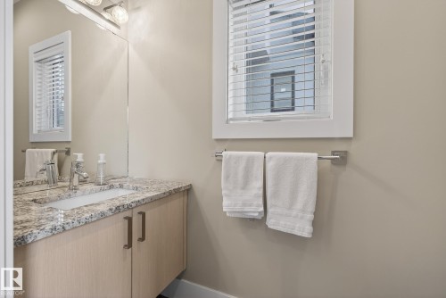 9648 83 Avenue, Edmonton, AB - Indoor Photo Showing Bathroom