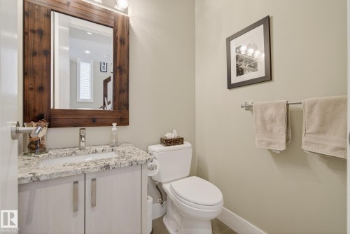 9648 83 Avenue, Edmonton, AB - Indoor Photo Showing Bathroom
