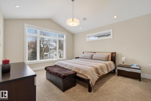 9648 83 Avenue, Edmonton, AB - Indoor Photo Showing Bedroom