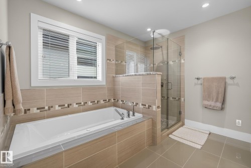 9648 83 Avenue, Edmonton, AB - Indoor Photo Showing Bathroom