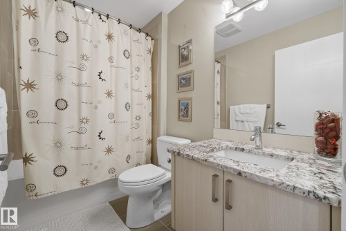 9648 83 Avenue, Edmonton, AB - Indoor Photo Showing Bathroom