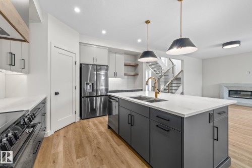 4543 Knight Wynd, Edmonton, AB - Indoor Photo Showing Kitchen With Double Sink With Upgraded Kitchen