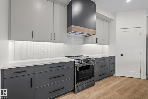 4543 Knight Wynd, Edmonton, AB - Indoor Photo Showing Kitchen