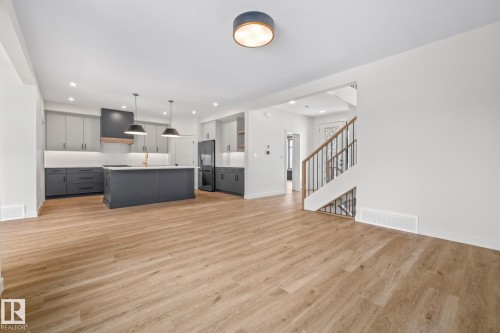 4543 Knight Wynd, Edmonton, AB - Indoor Photo Showing Kitchen
