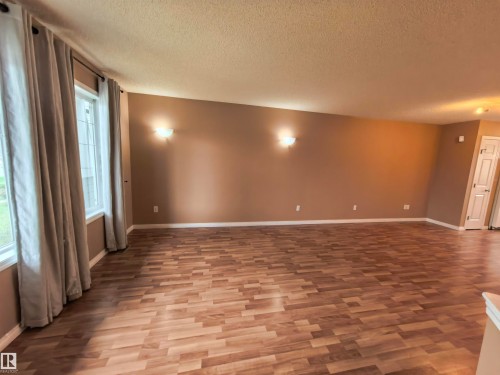 383 Silverberry Road, Edmonton, AB - Indoor Photo Showing Other Room
