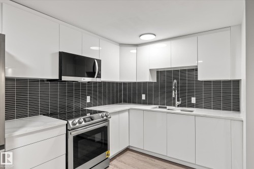 67 Arlington Drive, St. Albert, AB - Indoor Photo Showing Kitchen With Upgraded Kitchen