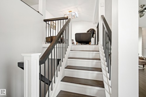 4326 37 Street, Edmonton, AB - Indoor Photo Showing Other Room