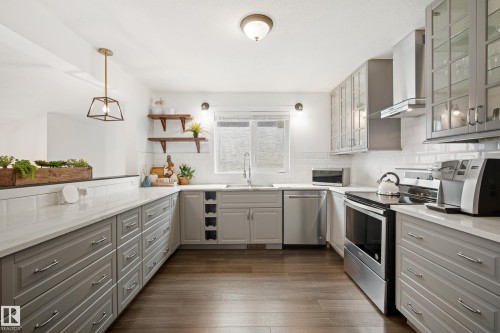 4326 37 Street, Edmonton, AB - Indoor Photo Showing Kitchen With Upgraded Kitchen