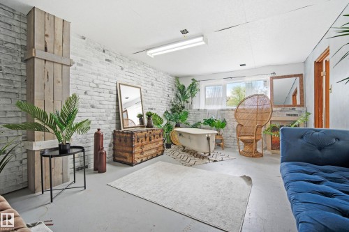 4326 37 Street, Edmonton, AB - Indoor