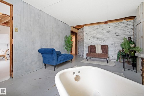 4326 37 Street, Edmonton, AB - Indoor Photo Showing Other Room