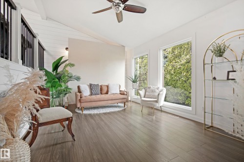 4326 37 Street, Edmonton, AB - Indoor Photo Showing Living Room