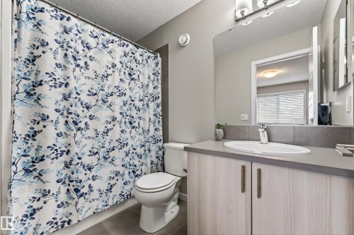 1243 Mcconachie Boulevard, Edmonton, AB - Indoor Photo Showing Bathroom