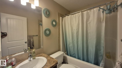 2044 33B Street Nw, Edmonton, AB - Indoor Photo Showing Bathroom