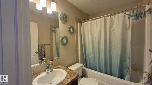 2044 33B Street Nw, Edmonton, AB - Indoor Photo Showing Bathroom