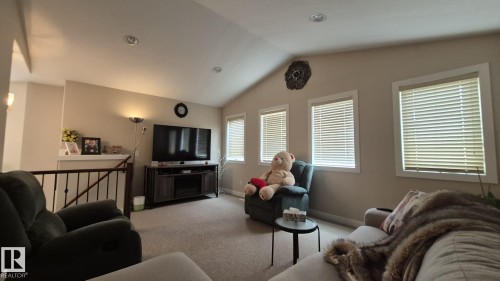 2044 33B Street Nw, Edmonton, AB - Indoor Photo Showing Living Room