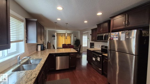 2044 33B Street Nw, Edmonton, AB - Indoor Photo Showing Kitchen With Double Sink With Upgraded Kitchen