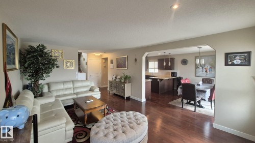 2044 33B Street Nw, Edmonton, AB - Indoor Photo Showing Other Room