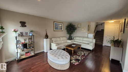 2044 33B Street Nw, Edmonton, AB - Indoor Photo Showing Living Room