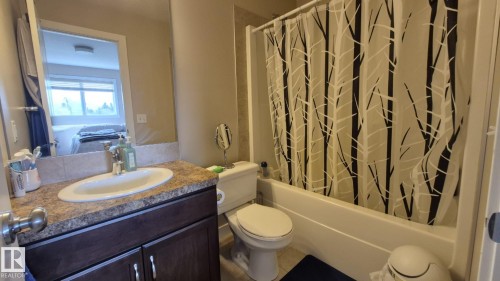 2044 33B Street Nw, Edmonton, AB - Indoor Photo Showing Bathroom